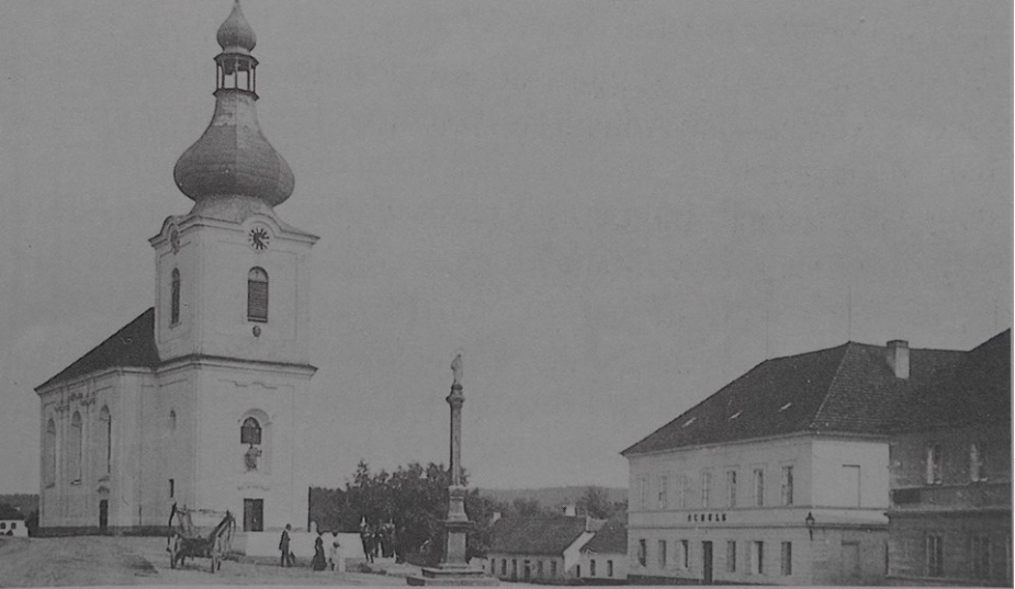 Náměstí a městský kostel sv. Jakuba v Kladrubech. Foto kolem r. 1915.