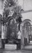 Klášterní kostel P. Marie, pohled na postranní oltář v křížové lodi. Fotografie z roku 1908.